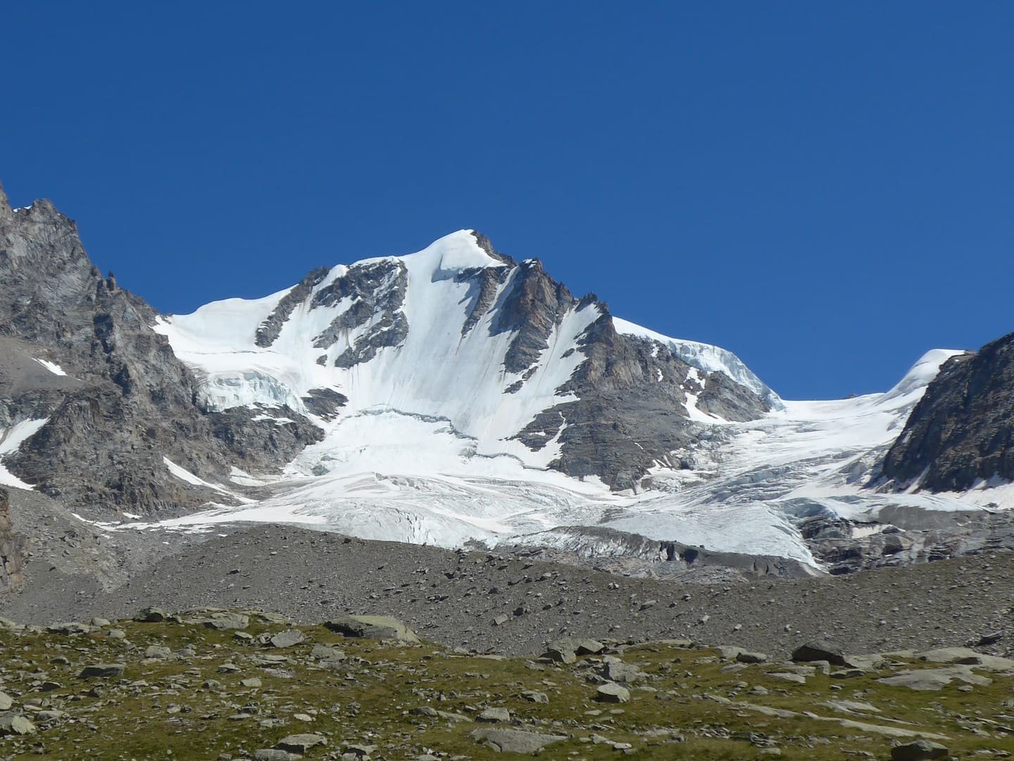 The glacier and summit ridge of Gran Paradiso